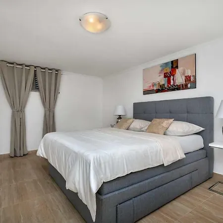 Vacation House Stone Bridge Villa *