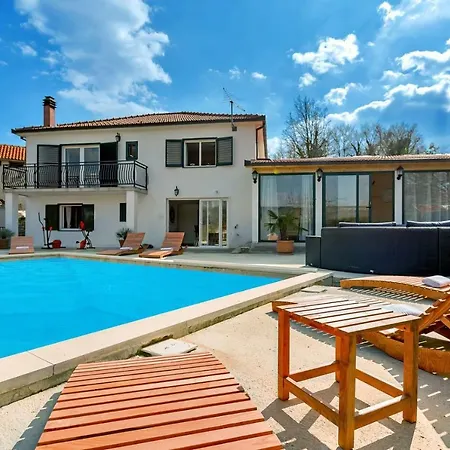 Villa Vacation House Stone Bridge