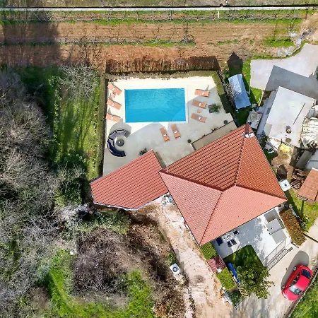 Vacation House Stone Bridge Villa