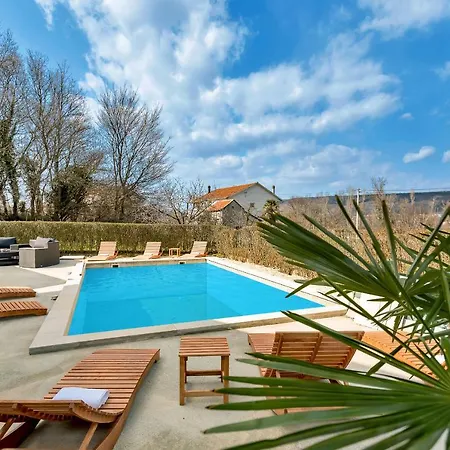 Vacation House Stone Bridge Villa
